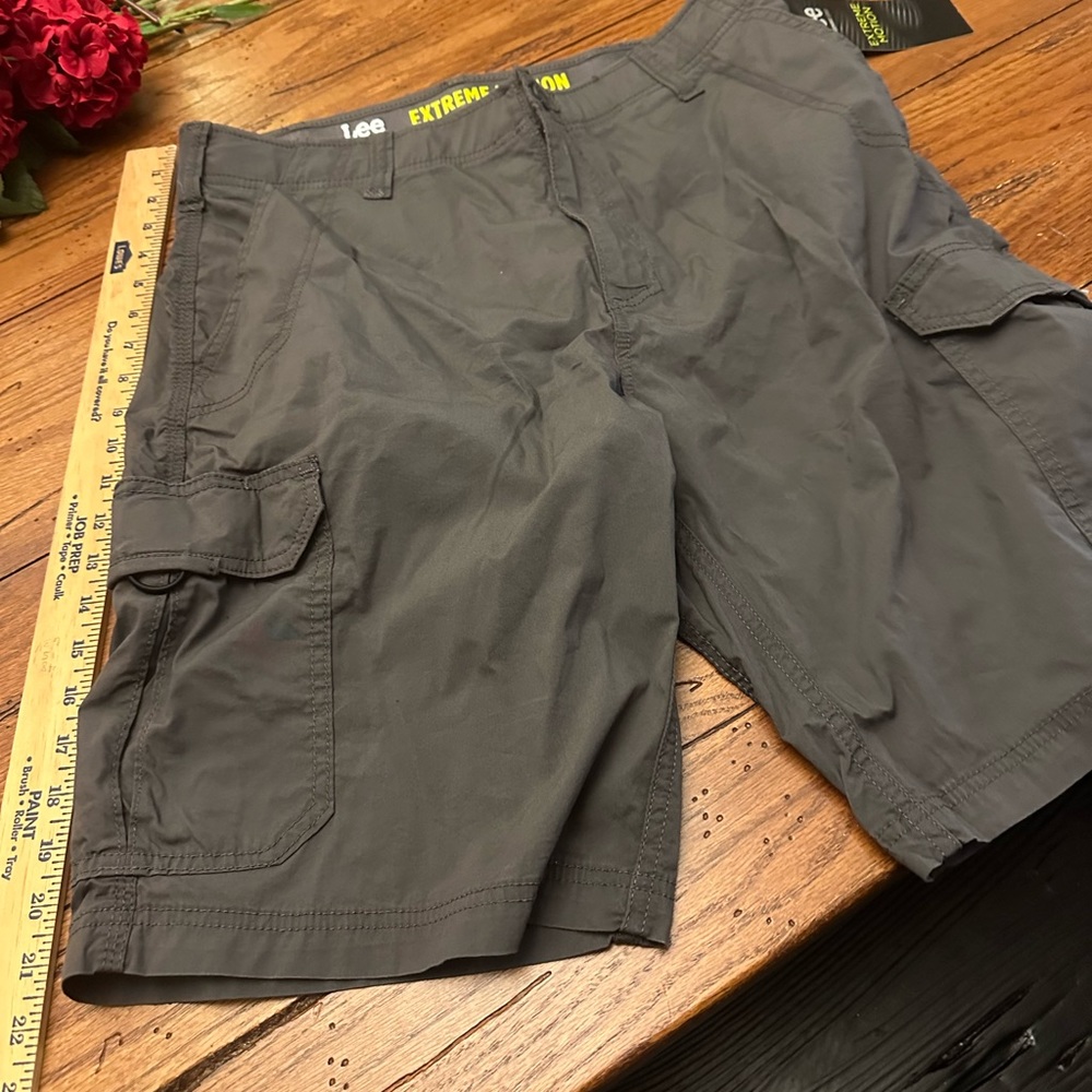 Men’s Lee long cargo shorts Size 34
